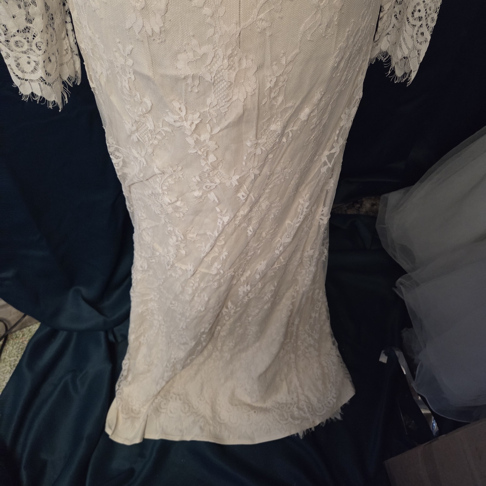 Elegant White Lace Long-Sleeve Wedding Dress Size S NWT - Picture 4 of 5